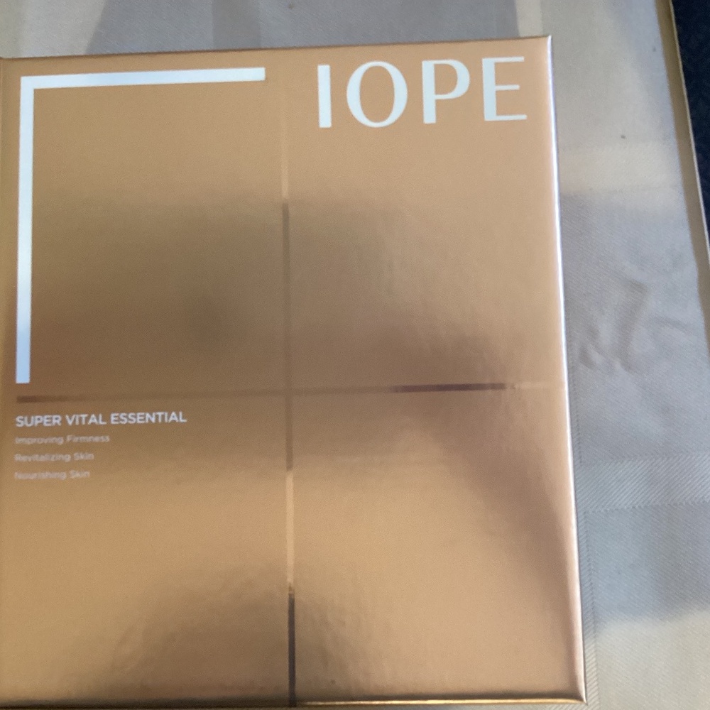 IOPE Super Vital Essentials set